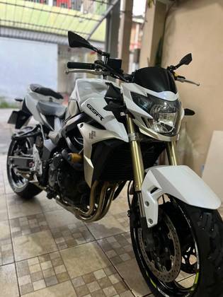 SUZUKI GSR 750 SUZUKI GSR 750